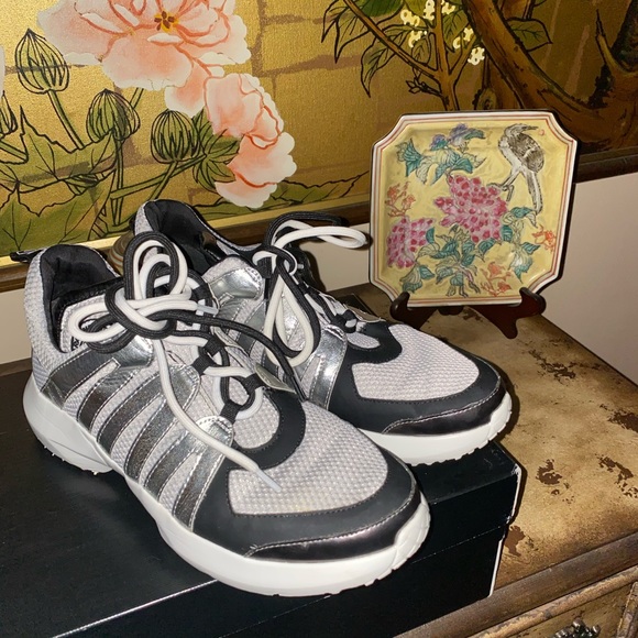 DKNY Lynzie sneakers. - Picture 3 of 6